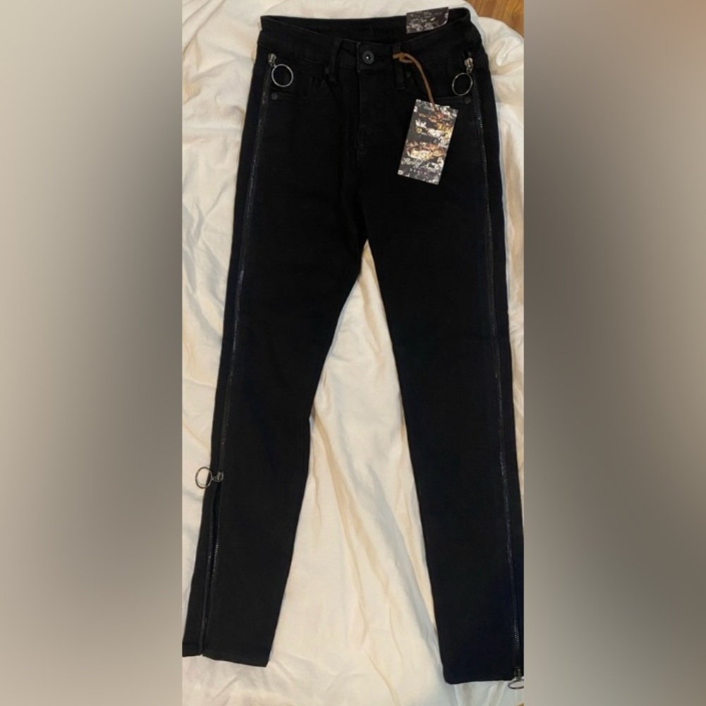 Funky Soul Denim NWT Women’s Black Full Leg Zipper Skinny Jeans Size 25/1.